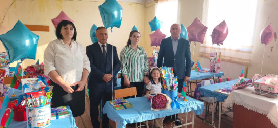 Yevlax Şəhər İcra Hakimiyyəti Başçısı aparatının məsul şəxsləri Şəhid övladlarını ilk dərsə aparıblar