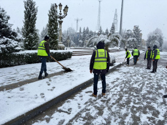Yevlaxda qarlı hava şəraiti ilə əlaqədar tədbirlər görülür