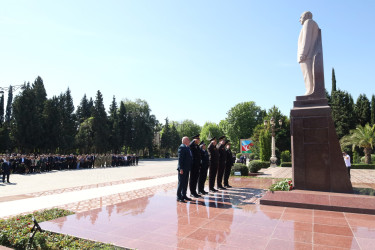 Yevlaxda Ümummilli Lider Heydər Əliyevin anadan olmasının 103-cü ildönümü qeyd olunub