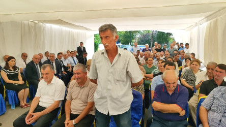 Yevlax Şəhər İcra Hakimiyyətinin Başçısı Yuxarı Salamabad kəndində səyyar qəbul keçirib