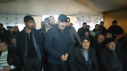 Yevlax Şəhər İcra Hakimiyyəti Başçısı Anar Tağıyev müəyyən edilmiş qrafikə uyğun olaraq rayonun Hacıselli kəndində sakinlərlə növbəti səyyar qəbul keçirmişdir.