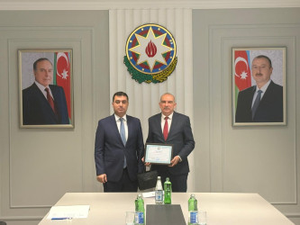 Yevlax Şəhər İcra Hakimiyyətinin Başçısı 65 illik yubileyi münasibətilə “Yevlax rayon Mərkəzi Xəstəxanası” publik hüquqi şəxsinin direktor müavini-baş həkim Əzizov Gülağa Əzizağa oğlunu qəbul edib