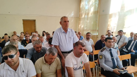 Yevlax Şəhər İcra Hakimiyyətinin Başçısı növbəti səyyar qəbulu Salahlı kəndində keçirib