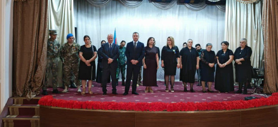 Yevlaxda 27 Sentyabr-Anım Gününə həsr olunmuş “Zəfərə gedən yolun qəhrəmanları” adlı ədəbi-bədii kompozisiya nümayiş etdirilib
