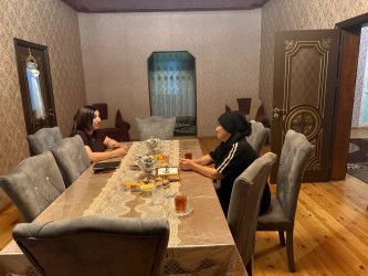 Yevlax Şəhər İcra Hakimiyyəti Başçısı Aparatının məsul əməkdaşları 27 Sentyabr-Anım Günü münasibətilə şəhid ailələrini ziyarət edib