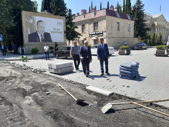 Yevlax şəhərinin Heydər Əliyev prospektində geniş abadlıq və yenidənqurma işləri həyata keçirilməyə başlayıb