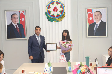 Yevlax Şəhər İcra Hakimiyyətinin Başçısı birinci sinfə gedəcək və ali təhsil müəssisələrinə qəbul olmuş şəhid ailələrinin üzvləri ilə görüşmüşdür