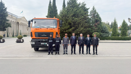Yevlax Şəhər İcra Hakimiyyətinin Başçısı yeni alınmış xüsusi təyinatlı avtomobilə baxış keçirib