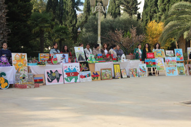 Yevlaxda 8 Noyabr-Zəfər Gününün beşinci ildönümünə həsr olunmuş rəsm və əl işlərindən ibarət sərgi keçirilmişdir