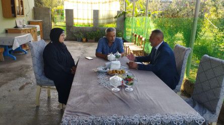Yevlax Şəhər İcra Hakimiyyəti Başçısı Aparatının məsul əməkdaşları 27 Sentyabr-Anım Günü münasibətilə şəhid ailələrini ziyarət edib