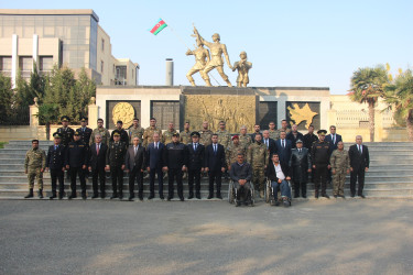Yevlaxda Şanlı Zəfərin beşinci ildönümü ilə əlaqədar Şəhidlər Xiyabanı ziyarət olunmuşdur