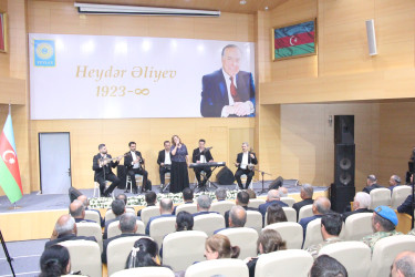 Yevlaxda Ulu Öndər Heydər Əliyevin anadan olmasının 102-ci ildönümünə həsr edilmiş tədbir keçirilmişdir