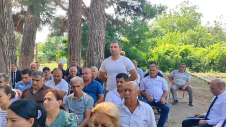 Yevlax Şəhər İcra Hakimiyyətinin Başçısı Qaramanlı kəndində növbəti səyyar vətəndaş qəbulu keçirib
