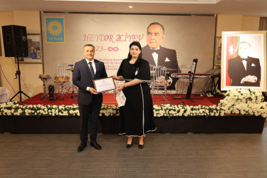Yevlaxda Ulu Öndər Heydər Əliyevin anadan olmasının 103-cü ildönümünə həsr olunmuş tədbir keçirilib