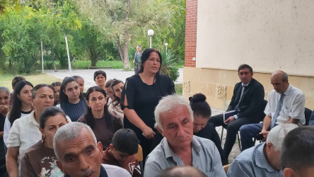 Yevlax Şəhər İcra Hakimiyyətinin Başçısı növbəti səyyar qəbulunu rayonun Yuxarı Bucaq kəndində keçirib