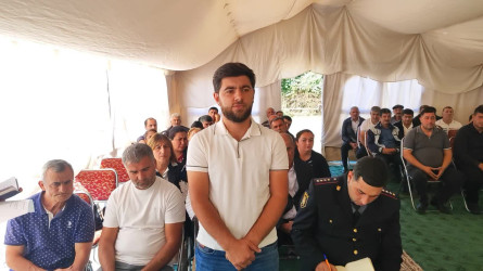 Yevlax Şəhər İcra Hakimiyyətinin Başçısı Dəlləklər kəndində səyyar qəbul keçirib