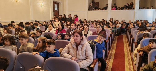 Yevlaxda uşaqlar üçün tamaşa nümayiş olunub
