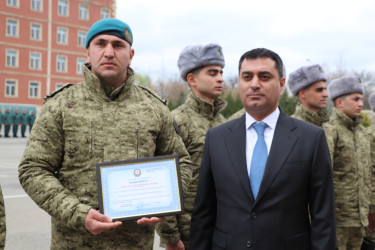 Yevlax Şəhər İcra Hakimiyyətinin Başçısı Novruz bayramı münasibətilə Dövlət Sərhəd Xidmətinin Yevlax rayonu ərazisində yerləşən “N” saylı hərbi hissəsində xidmət edən hərbçilərlə görüşüb