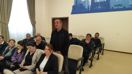 Yevlax Şəhər İcra Hakimiyyətinin Başçısı tərəfindən Xanabad kənd sakinlərinin müraciətləri dinlənilib