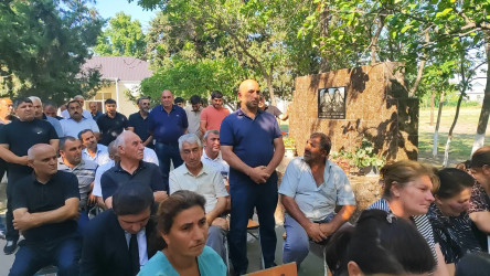 Yevlax Şəhər İcra Hakimiyyətinin Başçısı Nərimanabad kəndində səyyar vətəndaş qəbulu keçirib