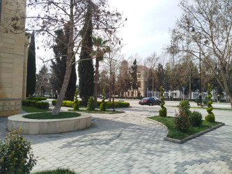 Yevlax Şəhər İcra Hakimiyyəti tərəfindən şəhərdə həyata keçirilən abadlıq-quruculuq işləri davam etdirilir