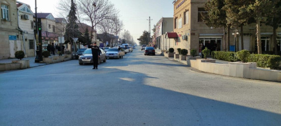 Yevlaxda 31 il əvvəl qətlə yetirilmiş Xocalı sakinlərinin və torpaqlarımızın azadlığı,ölkəmizin suverenliyi uğrunda canlarını fəda etmiş Şəhidlərimizin əziz xatirəsi bir dəqiqəlik sükutla yad edilib
