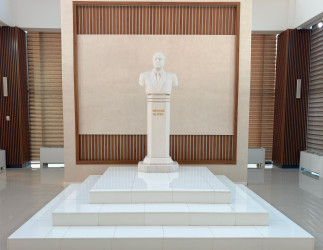 Yevlaxda Xalqımızın Ümummilli Lideri Heydər Əliyevin anım gününə həsr olunmuş tədbir keçirilib