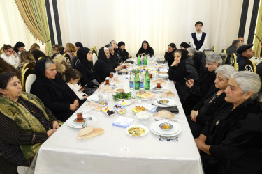 Yevlaxda Ümummilli Lider Heydər Əliyevin anım günü ilə bağlı ehsan süfrəsi təşkil olunub