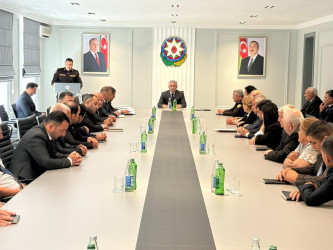Yevlaxda dənli və texniki bitkilərin yığılması mövsümündə yanğın təhlükəsizliyinin təmin edilməsi ilə bağlı iclas keçirilib