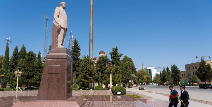 Ədliyyə naziri Fərid Əhmədov Yevlaxda vətəndaşları qəbul edib