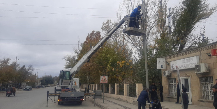 Yevlax şəhərinin işıqlandırma sisteminin yenidənqurulması işləri sürətlə davam etdirilir