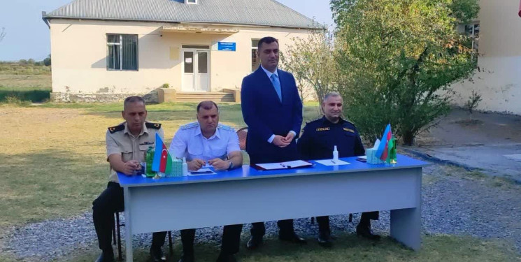 Yevlax Şəhər İcra Hakimiyyətinin Başçısı Rüstəmli kəndində səyyar vətəndaş qəbulu keçirib