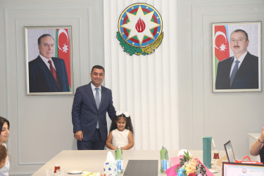 Yevlax Şəhər İcra Hakimiyyətinin Başçısı birinci sinfə gedəcək və ali təhsil müəssisələrinə qəbul olmuş şəhid ailələrinin üzvləri ilə görüşmüşdür