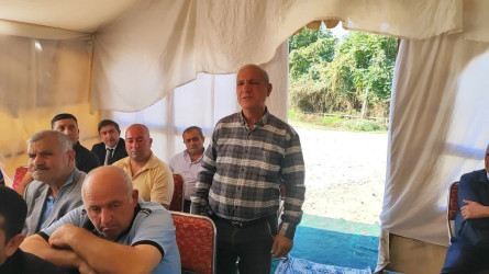 Yevlax Şəhər İcra Hakimiyyətinin Başçısı Dəlləklər kəndində səyyar qəbul keçirib