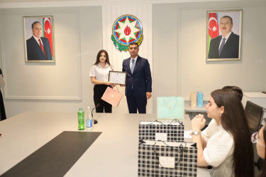 Yevlaxda bu il yüksək balla ali məktəblərə qəbul olunan məzunlarla görüş keçirilib