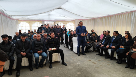 Şəhər İcra Hakimiyyətinin Başçısı Ərəbbəsrə kənd sakinlərinin müraciətlərini dinləyib