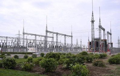 İlham Əliyev “AzərEnerji” Açıq Səhmdar Cəmiyyətinin 110/35/10 kV-luq “Yevlax” qovşaq yarımstansiyasının, Regional Təlim-Tədris və Laboratoriya Mərkəzinin açılışında iştirak edib