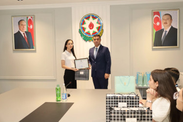 Yevlaxda bu il yüksək balla ali məktəblərə qəbul olunan məzunlarla görüş keçirilib