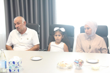 Yevlax Şəhər İcra Hakimiyyətinin Başçısı birinci sinfə gedəcək və ali təhsil müəssisələrinə qəbul olmuş şəhid ailələrinin üzvləri ilə görüşmüşdür