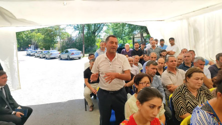 Yevlax Şəhər İcra Hakimiyyətinin Başçısı Yuxarı Salamabad kəndində səyyar qəbul keçirib