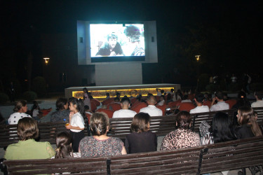 Açıq havada “Bəxt üzüyü” filmi nümayiş etdirilib