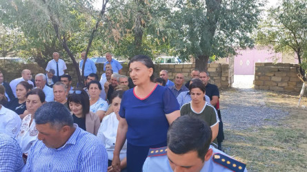 Yevlax Şəhər İcra Hakimiyyətinin Başçısı Rüstəmli kəndində səyyar vətəndaş qəbulu keçirib