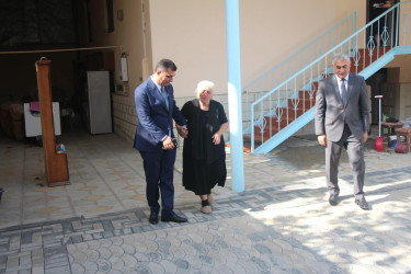 Yevlax Şəhər İcra Hakimiyyətinin Başçısı 27 Sentyabr-Anım Günü münasibətilə Şəhid ailələrini ziyarət edib