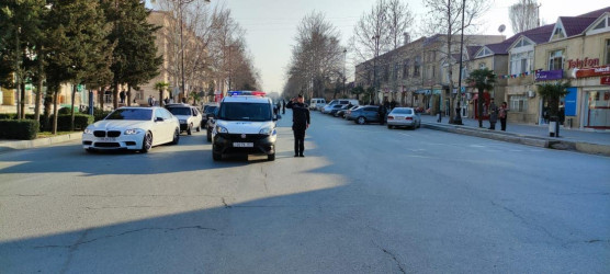 Yevlaxda 31 il əvvəl qətlə yetirilmiş Xocalı sakinlərinin və torpaqlarımızın azadlığı,ölkəmizin suverenliyi uğrunda canlarını fəda etmiş Şəhidlərimizin əziz xatirəsi bir dəqiqəlik sükutla yad edilib