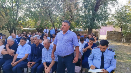 Yevlax Şəhər İcra Hakimiyyətinin Başçısı Rüstəmli kəndində səyyar vətəndaş qəbulu keçirib