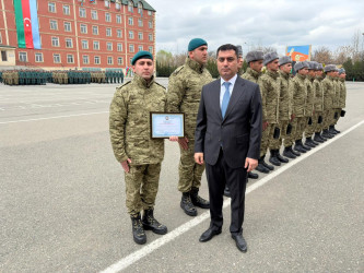 Yevlax Şəhər İcra Hakimiyyətinin Başçısı Novruz bayramı münasibətilə Dövlət Sərhəd Xidmətinin Yevlax rayonu ərazisində yerləşən “N” saylı hərbi hissəsində xidmət edən hərbçilərlə görüşüb