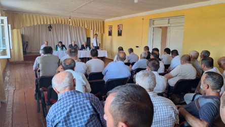 Yevlax və Tanrıqulular bələdiyyələrinin inzibati ərazilərinə aid kəndlərdə fəaliyyət göstərən fermerlərlə maarifləndirici görüşlər keçirilib
