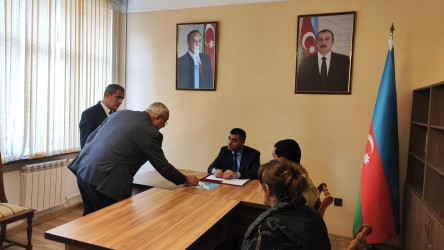 Yevlax Şəhər İcra Hakimiyyətinin Başçısı Anar Tağıyev İcra Hakimiyyətinin inzibati binasında növbəti vətəndaş qəbulu keçirmişdir.
