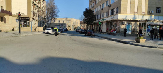 Yevlaxda 31 il əvvəl qətlə yetirilmiş Xocalı sakinlərinin və torpaqlarımızın azadlığı,ölkəmizin suverenliyi uğrunda canlarını fəda etmiş Şəhidlərimizin əziz xatirəsi bir dəqiqəlik sükutla yad edilib