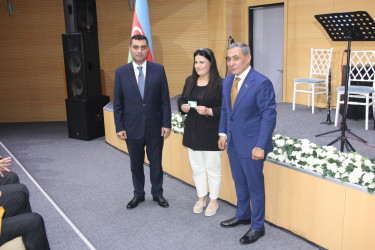 Yevlaxda Ulu Öndər Heydər Əliyevin anadan olmasının 102-ci ildönümünə həsr edilmiş tədbir keçirilmişdir